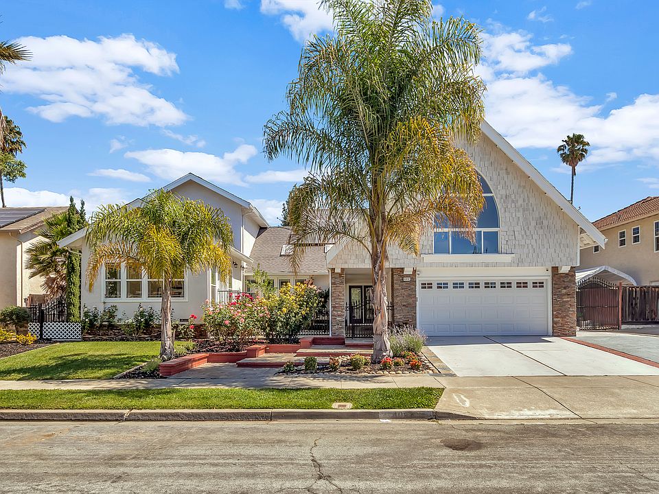 1st image of 40832 Ondina Pl