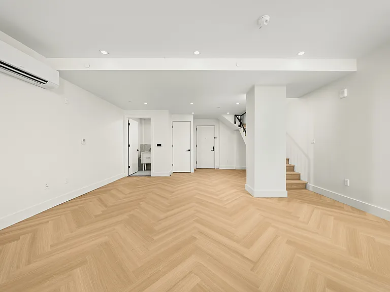34-16 38th St #2104 — Photo 7