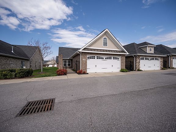 3rd image of 395 Devon Chase Hl Unit 3701