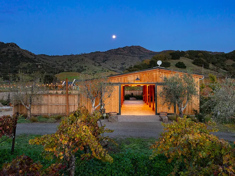 6161 Silverado Trl — Photo 85