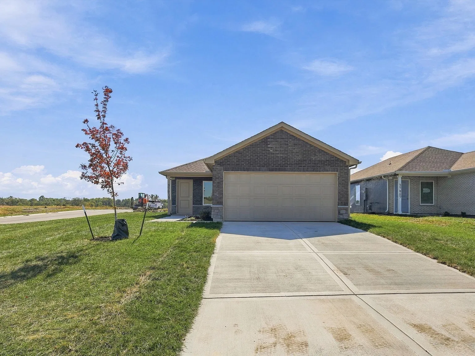 3 bed, 1402 sqft, $2,300 — Photo 1