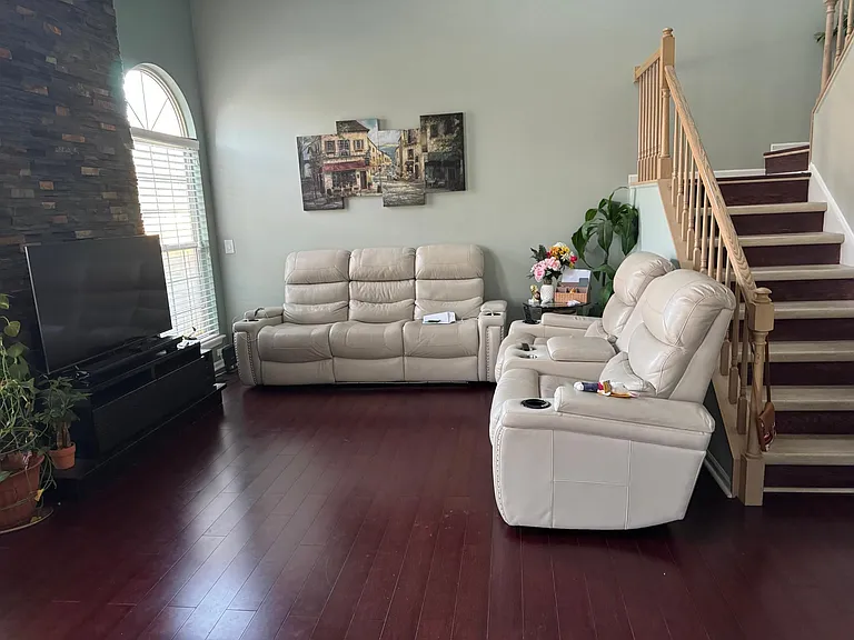 30 Whitman Dr — Photo 2