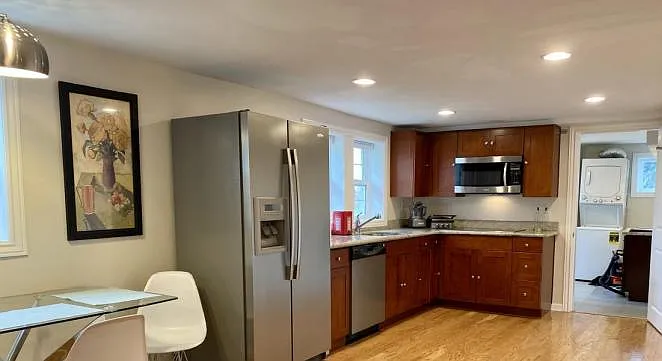 2nd Kitchen and access to bathroom and laundry on lower level