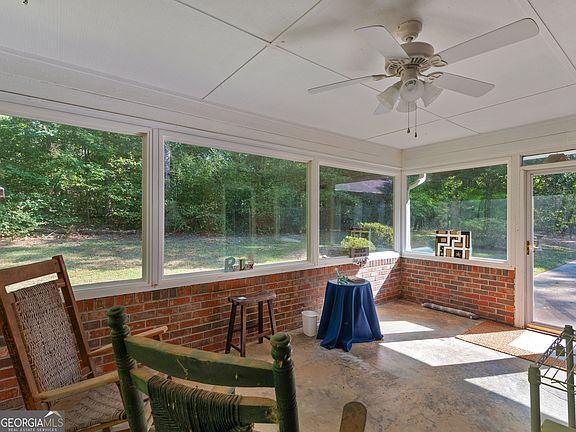 4th image of 1038 Jodeco Rd