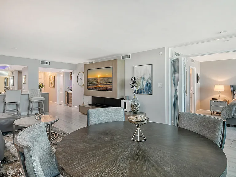 888 Boulevard Of The Arts — Photo 14