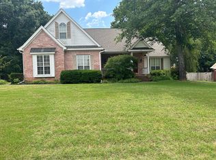 1011 Golf Course Dr, Searcy, AR 72143