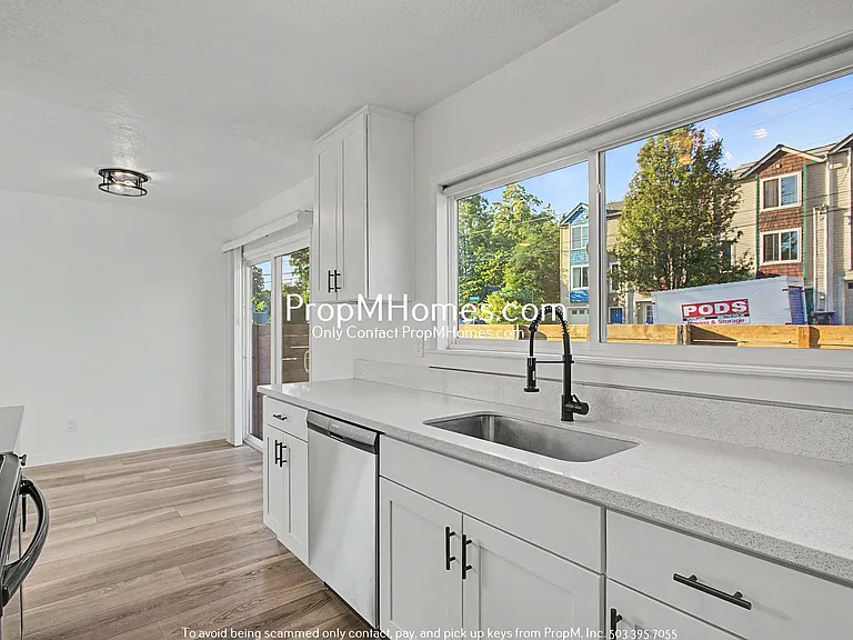7032 N Burlington Ave — Photo 7