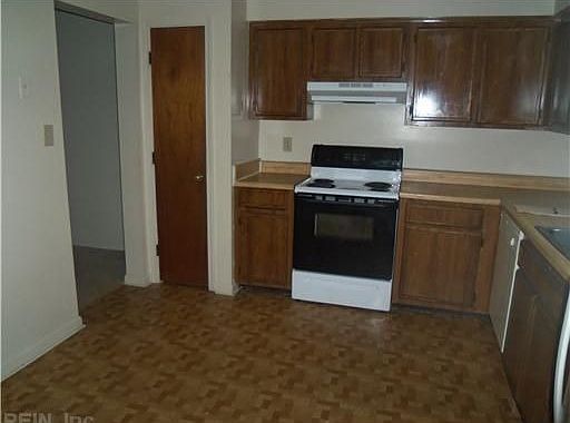 5th image of 14579 Old Courthouse Way Unit B