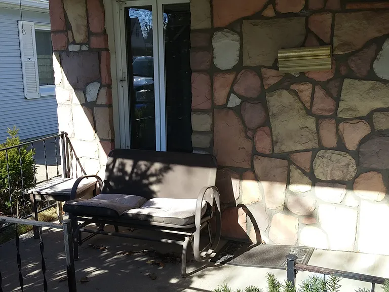 24728 Carlysle St — Photo 11