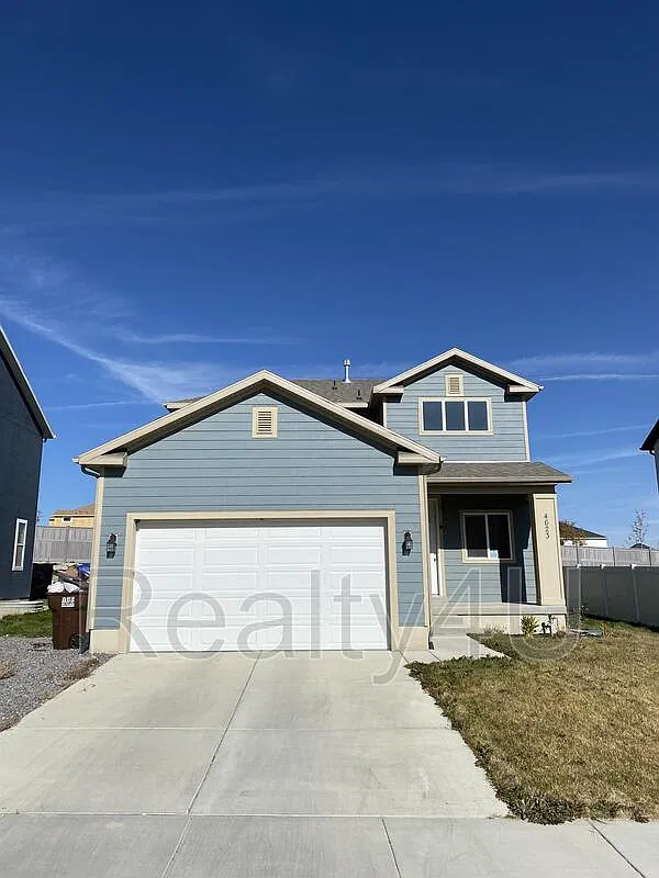 4 bed, 3.5 bath, 2300 sqft, $2,495 — Photo 1