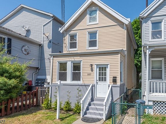 3rd image of 557 Christopher St