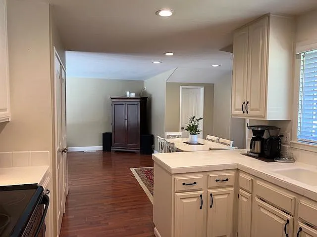 553 Bonita Ave — Photo 30
