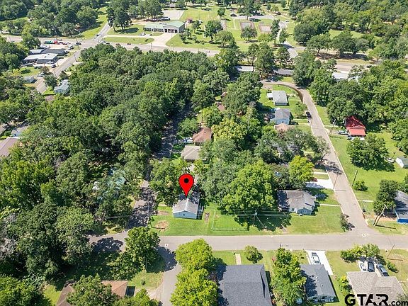 4th image of 802 E Circle Dr