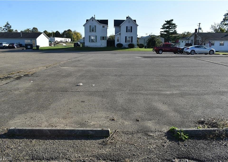 2nd image of 200 Pine St
