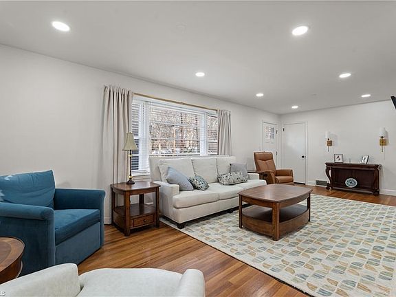 5th image of 1366 Pinebluff Rd