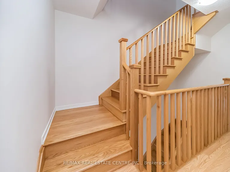 30 Lambert Ln — Photo 28