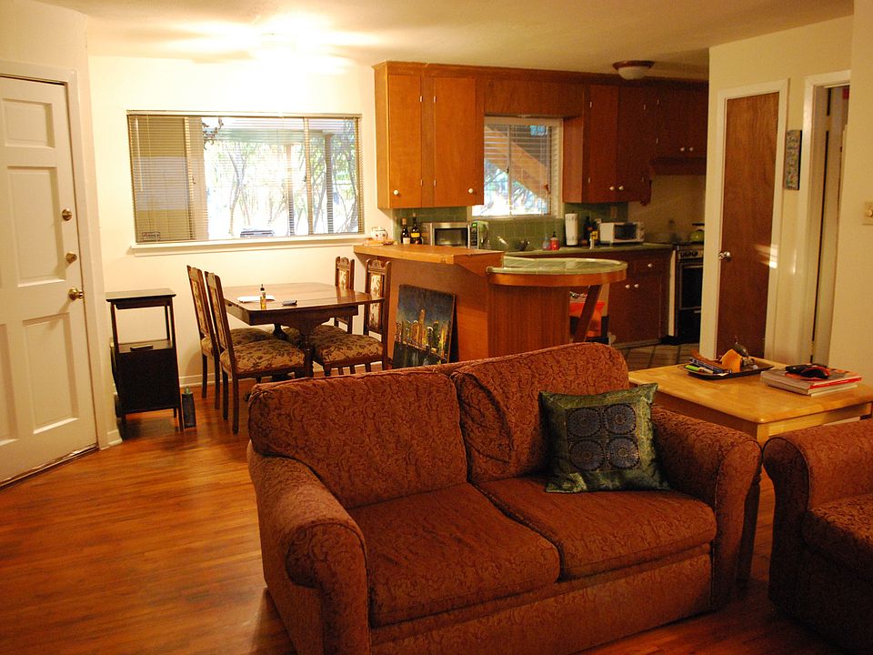 1st image of 2207 Mimosa Dr APT 2