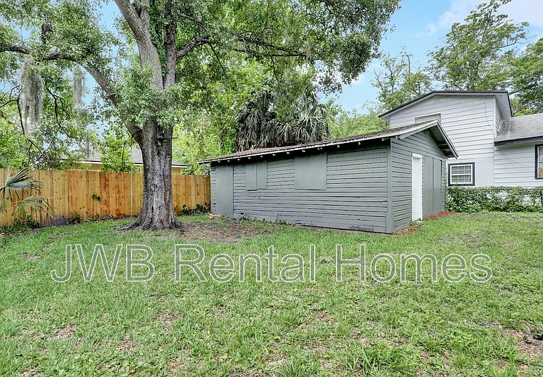 1316 W 31st St — Photo 16