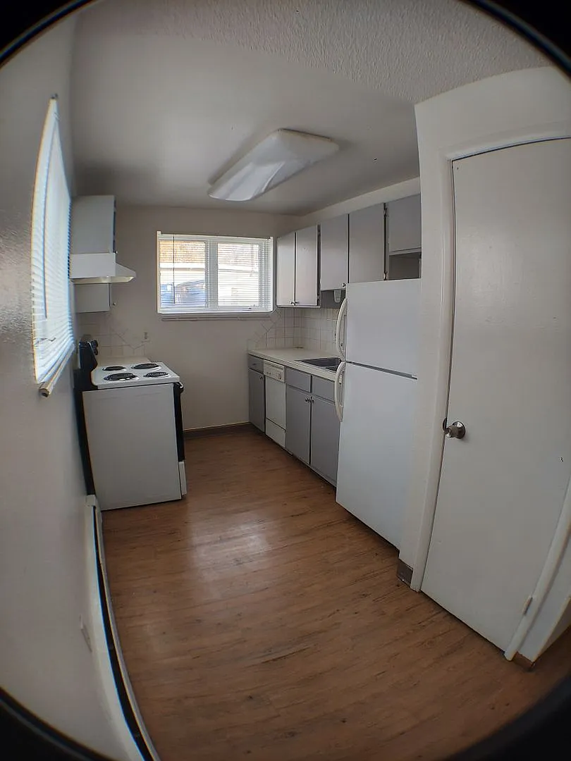 8020 Boundary Ave — Photo 1