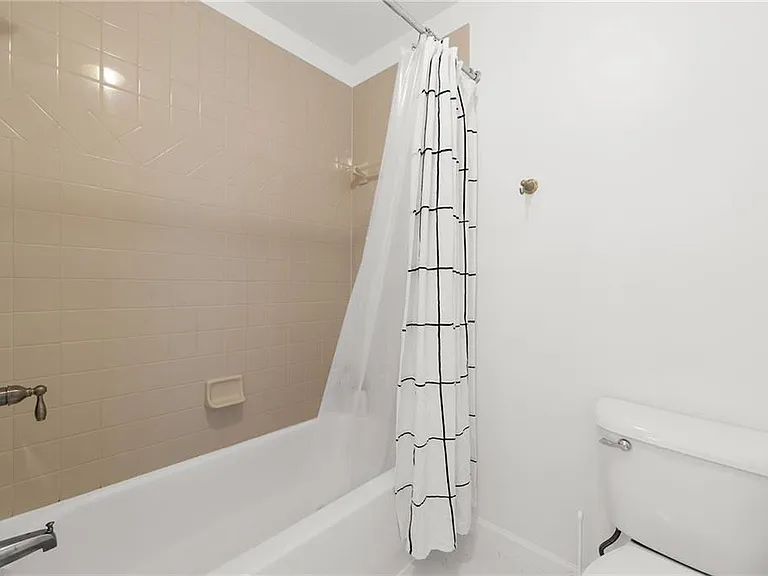 790 Milton Oaks Dr — Photo 42