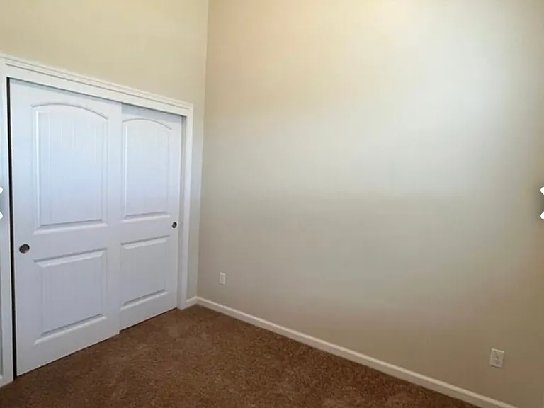 1476 Dynes St — Photo 15