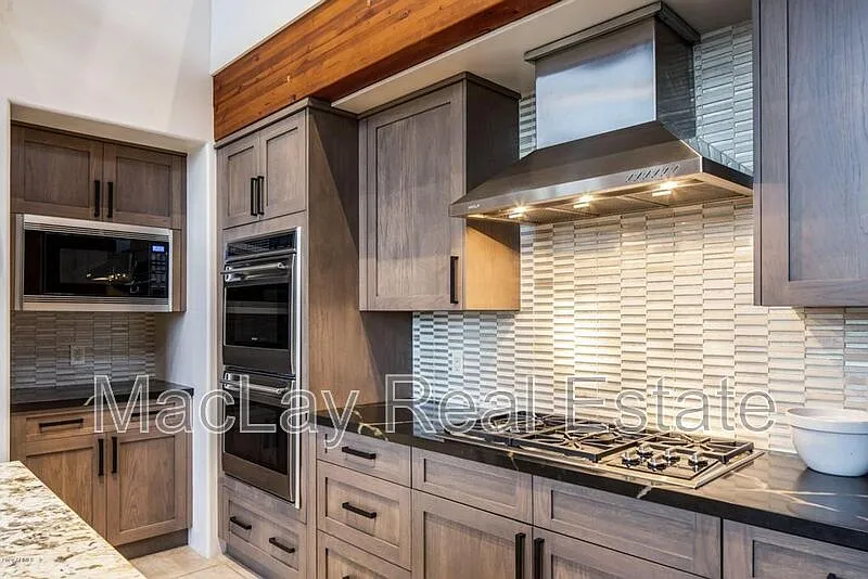 3 bed, 4.5 bath, 3690 sqft, $7,000 — Photo 4