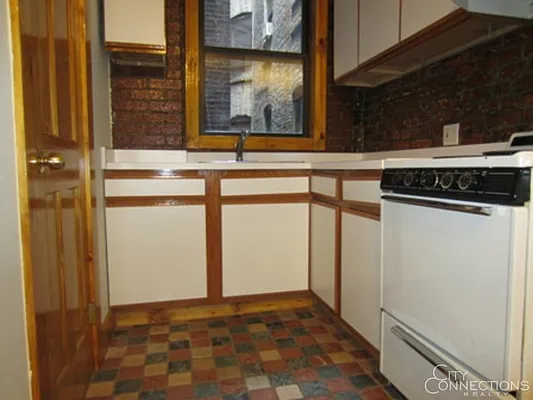 Rented by City Connections Realty | media 8