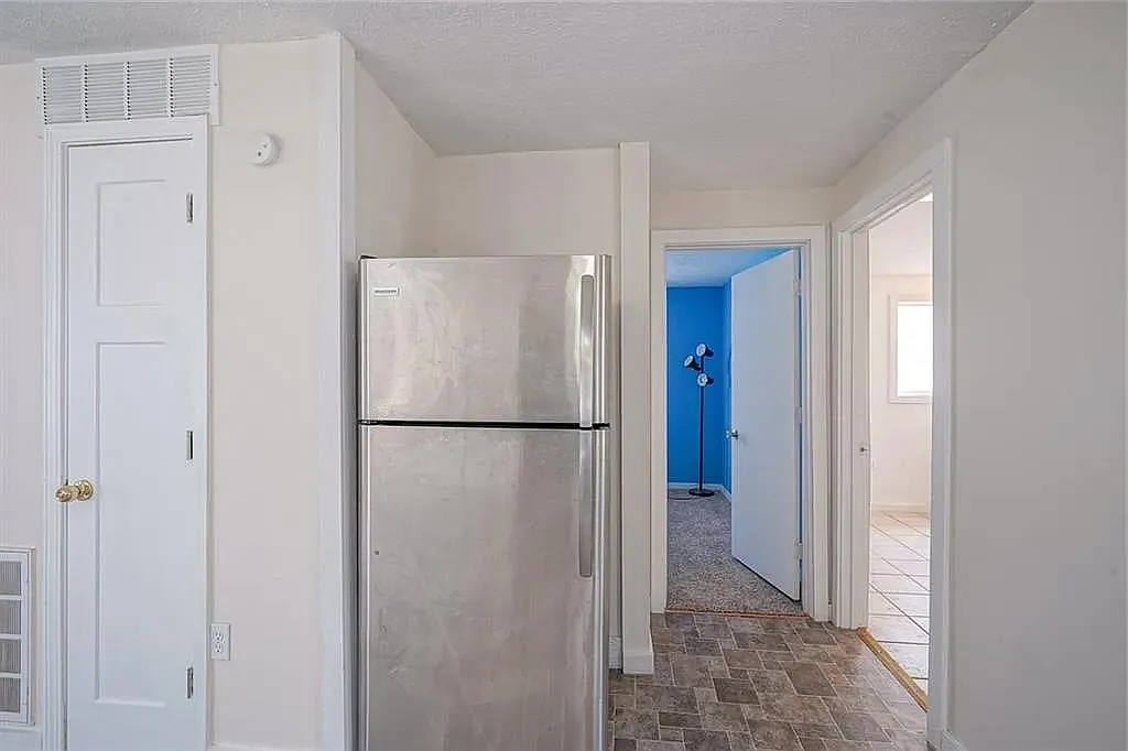 2 bed, 864 sqft, $1,040 — Photo 2