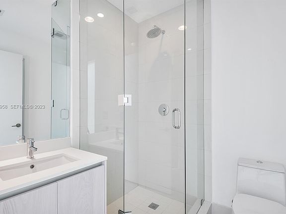 5th image of 480 NE 31st St #1307