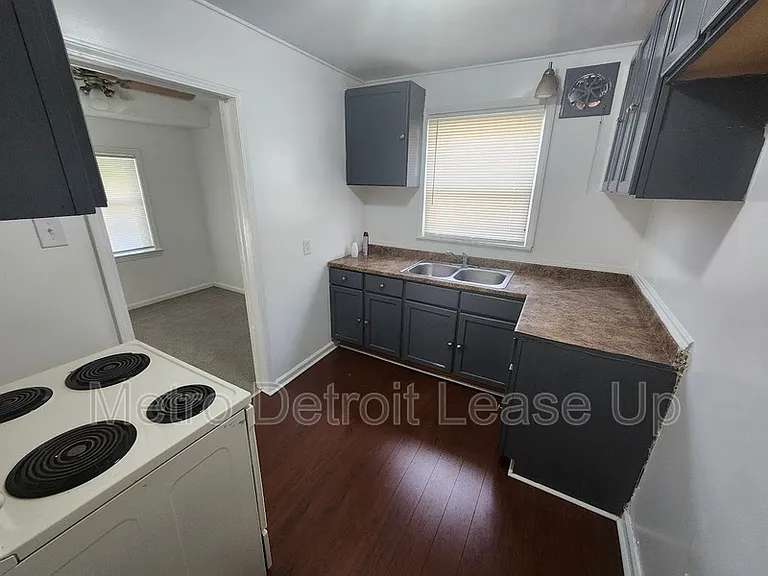 19455 Avon Ave — Photo 3