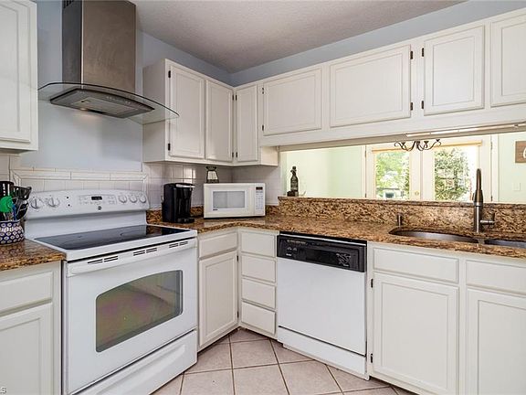 3rd image of 5207 N Oaks Dr