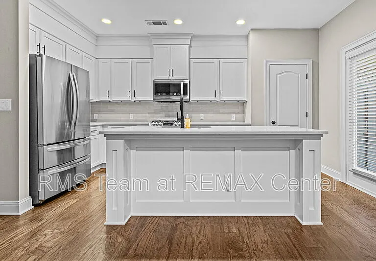 3209 Hallmark Ln — Photo 9