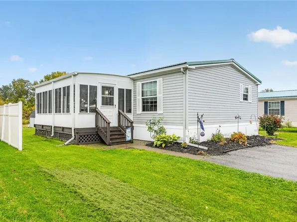 951 Cobblestone Ct, Holley, NY 14470
