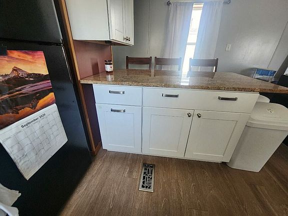 3rd image of 3827 Minuteman Ln
