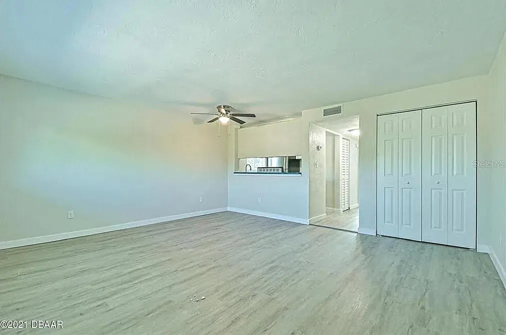 208 N Halifax Ave — Photo 3