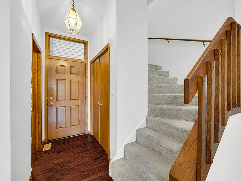 1017 Arbor Ct — Photo 5