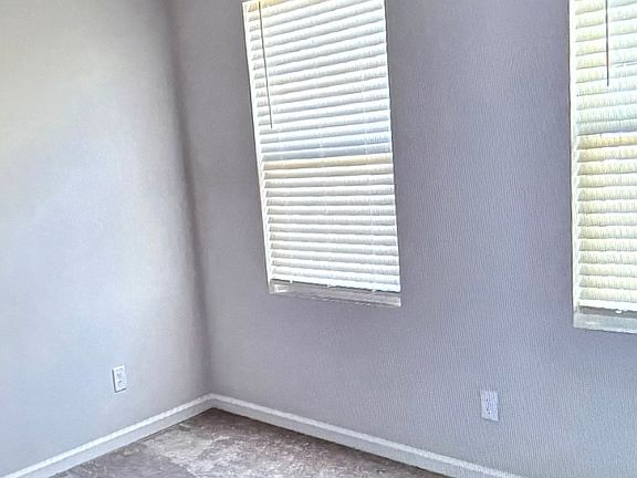 2nd image of 2000 Sequoia Ln #2