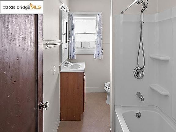 4th image of 518 44th St #518B