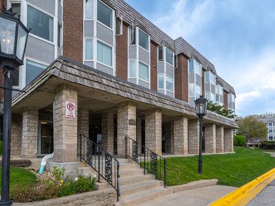 2400 Archbury Ln APT 3J, Park Ridge, IL, 60068