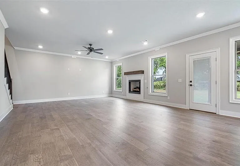 1605 S 23rd Pl — Photo 3
