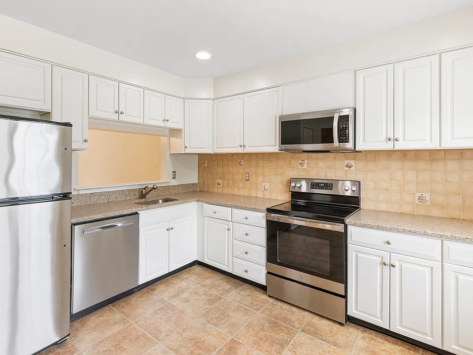 23 Roger Valley Ct #1