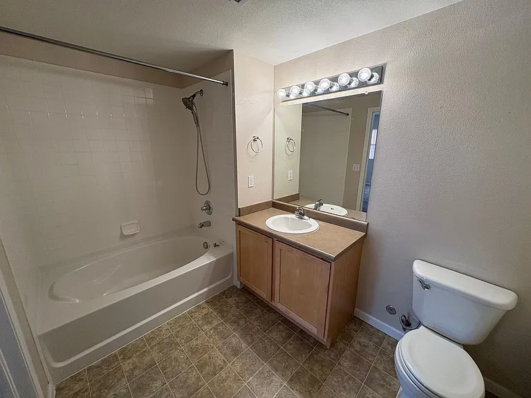 1002 Lucca Dr — Photo 13