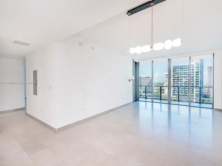 68 SE 6th St #1510 — Photo 9