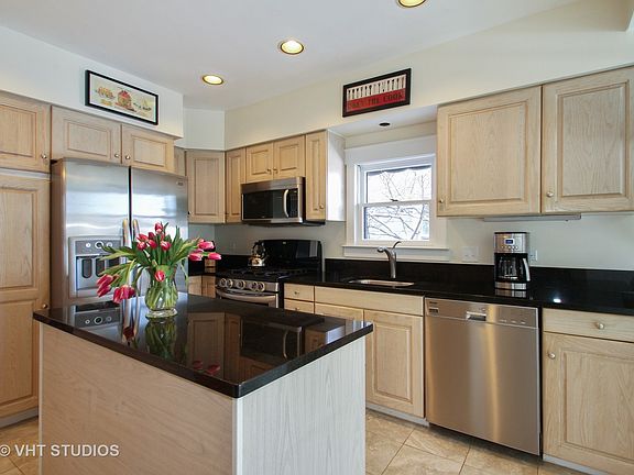 4th image of 2531 Ashland Ave