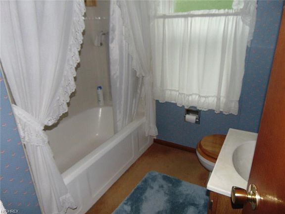 5th image of 348 E Cassell Ave