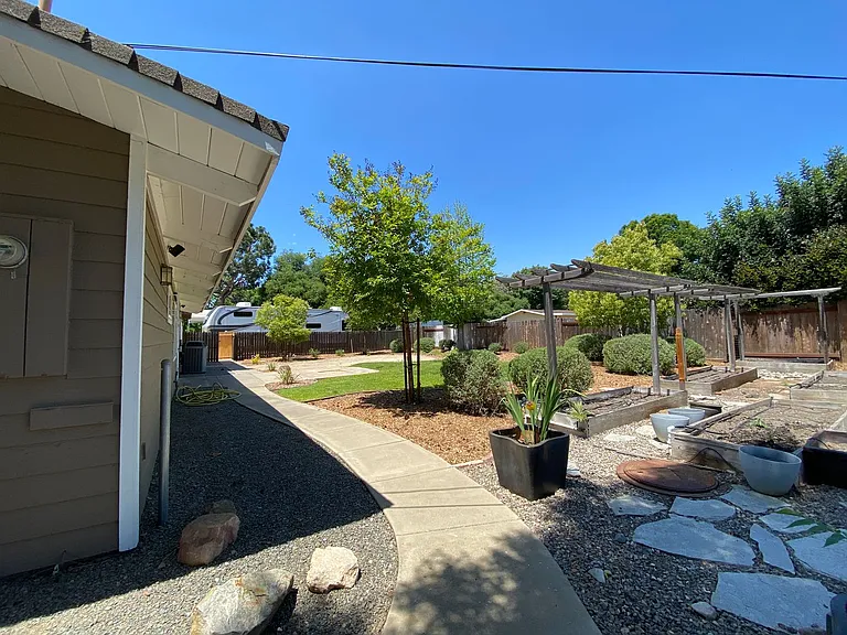 3010 N Broadway — Photo 38