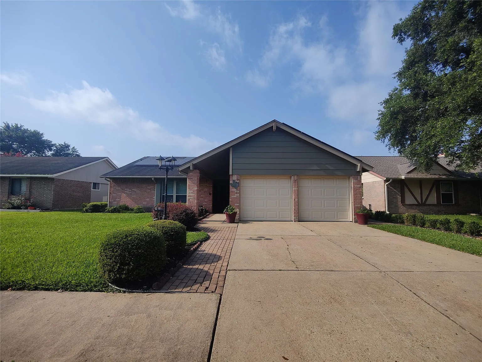 3 bed, 2.0 bath, 1410 sqft, $2,500 — Photo 2