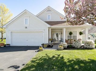 16 Coventry Cir, Belvidere, NJ 07823