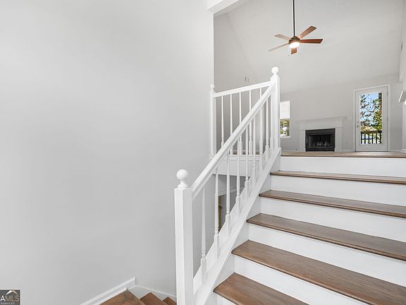 4th image of 510 Saint James Ct
