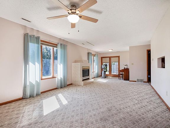 3rd image of 1045 Saint Andrews Dr
